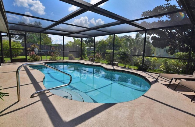 Rowena House 2bd Den 2bth Heated Pool Near Siesta Key
