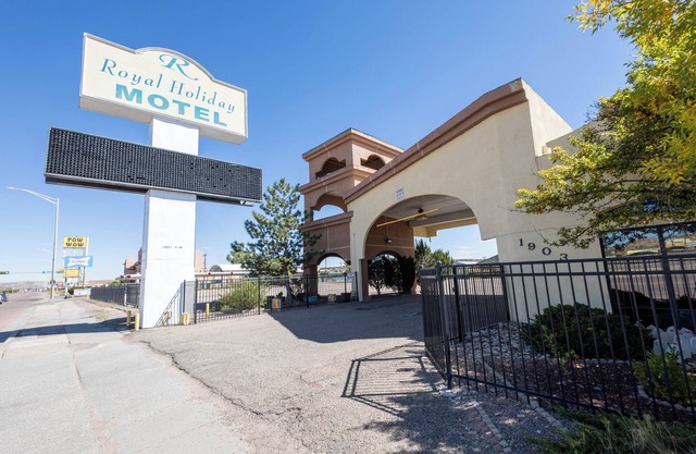 Royal Holiday Motel By Belvilla Gallup I-40