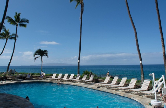 Royal Mauian - Remodeled 2 bed/2 bath ground floor - Tri-zone Air Conditioning