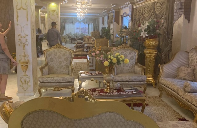 Royal pyramid palace residence