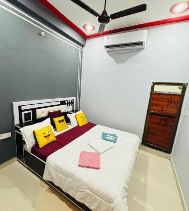 Rudra Prabha Guest House front of Ram Mandir VIP gate number 11 Ayodhya dham railway station 200 metre