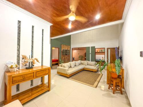Rumah Tetangga Jogja - 4BR Villa Near Keraton