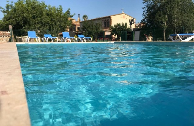 Rural cottage with pool and shared garden in l'Empordà