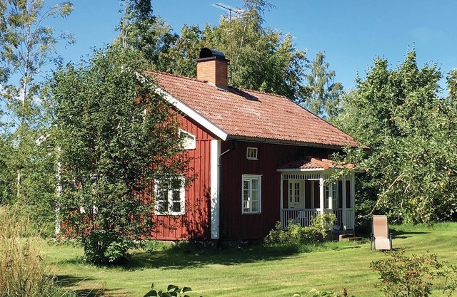 Rural cottage with garden, only 800 m to the pier where the boat is located.