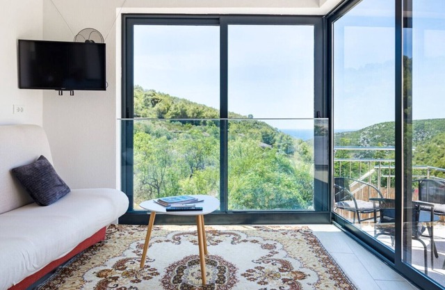 Rural house Pikola with sea view on Vis Island