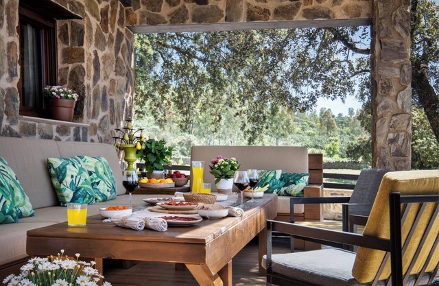 Rural house surrounded by mountains with swimming pool, skatepark and children's playground in Llerena
