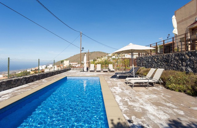 Rural house with wonderful views of three Canarian islands and spectacular sunset