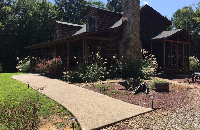 Rural rustic log cabin at Lake Cumberland.