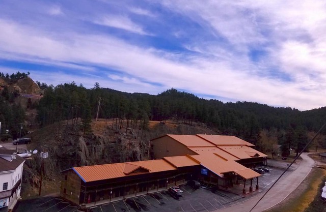 Rushmore Express & Suites