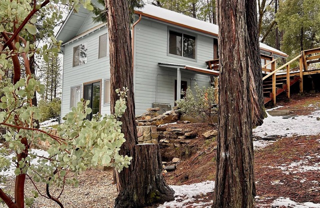 Rustic 1961 Cabin by Yosemite with private access to Lewis Creek Waterfall Trail