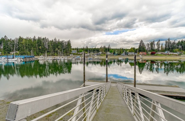 Rustic Allyn Cabin: Private Isl Community w/Kayak