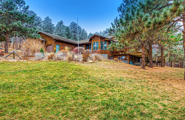 Rustic Black Hills home in secluded location w/sauna, fireplace, private hot tub