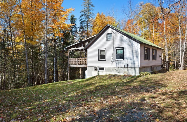 Rustic cabin near boating, fishing or hiking to the lake - dog-friendly