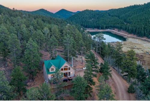 Rustic Cabin W Decks, Hot Tub & Mountain Views