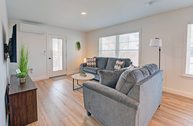 Rustic Charm Meets Modern Luxury: Stylish 2BR, 1BA Apartment