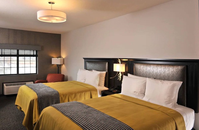 Rustic Charm Meets Modern Comfort: Unique Kansas City Stay with Pool