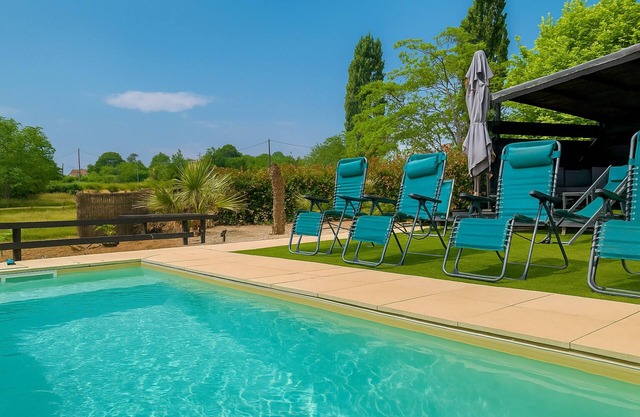 Rustic Charm Private Pool & Large Garden Escape