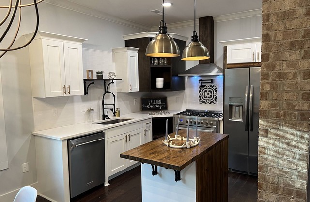 Rustic Chic Bungalow in Five Points!