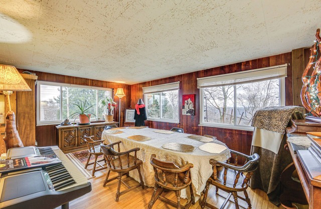 ‘Rustic Chic’ Retreat: 4 Mi to Kennywood!