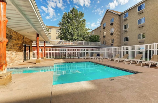 Rustic Deluxe 2 Double in Stoney Creek Columbia! Parking | 2 Units