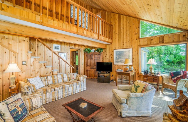 Rustic dream-home w/lake views, wraparound deck, & wood-burning fireplace