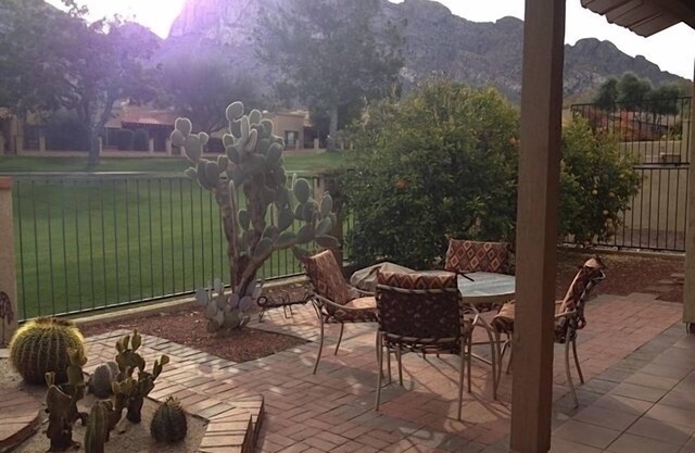 Rustic Golf Course Patio Home .