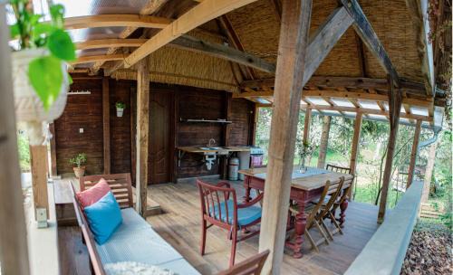 Rustic&Green Guesthouse for 6 people FREE AIRCONDITIONER FREE COFFEE FREE PARKING