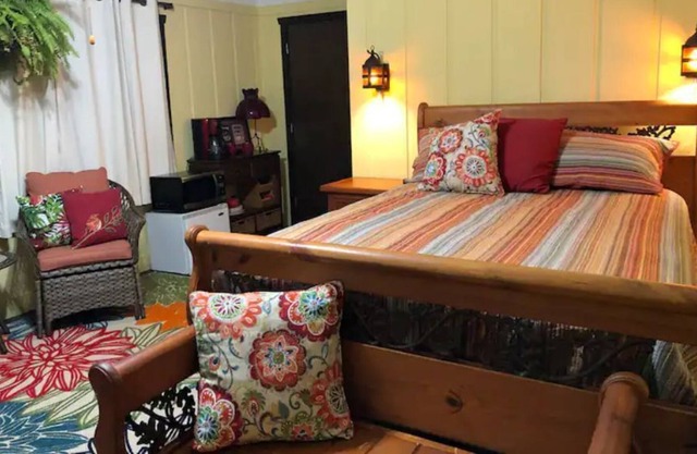 Rustic Grosse Pointe guest suite