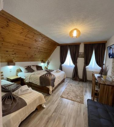 Rustic Inn River 2