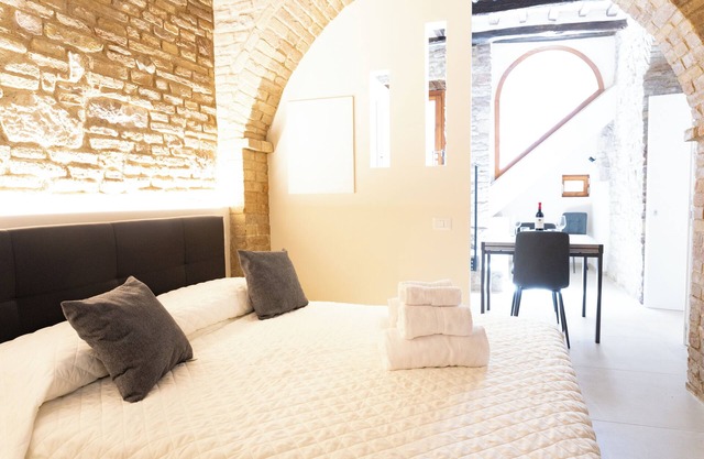 [Rustic Loft] in Old Town