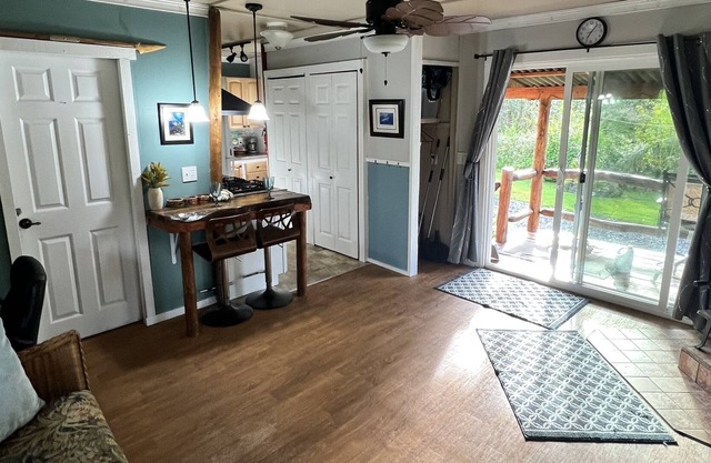 Rustic Log Cabin Retreat by Beaches & National Park