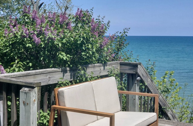 Rustic Log Cottage - Steps to Onsite Beach + Amenities