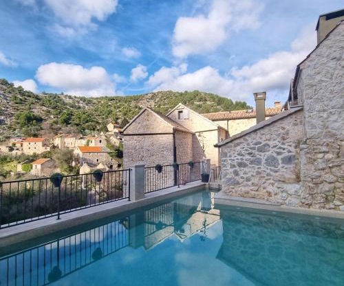 Rustic luxury Villa Fulmin