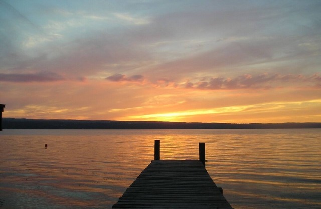 Rustic Retreat on Seneca Lake Wine Trail - Romantic, Family and Pet Friendly