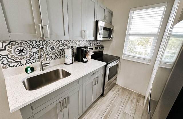 Rustic Retreats: Beachy 1BR for 4 guests in the heart of Fort Lauderdale