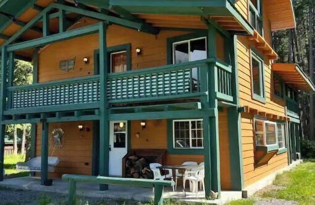 Rustic Ridge Lodge- perfect family holiday house.