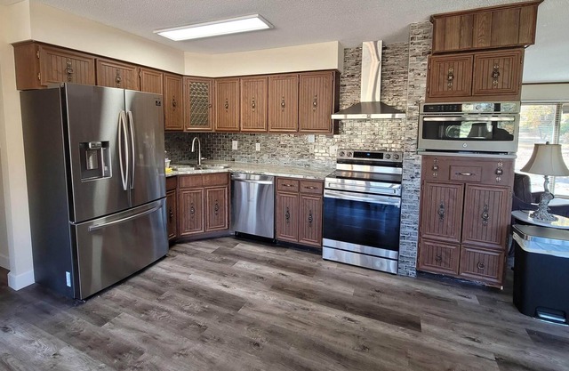 Rustic Spacious Villas, Forest Settings w/ Lake view- Free Access on Golf Course