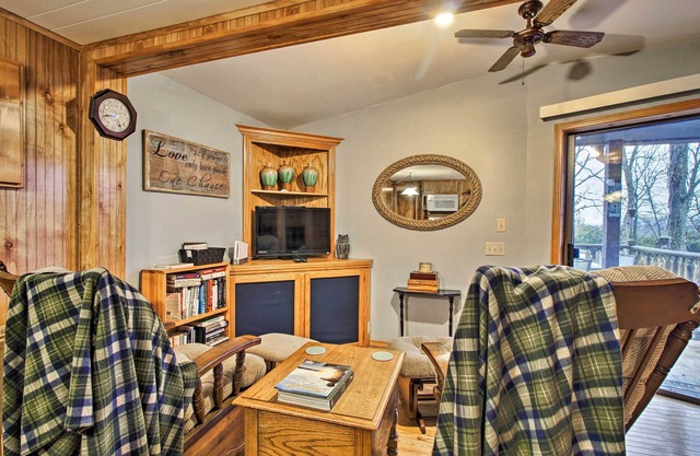 Rustic Stockton Lake Cabin Half Mile to Boat Ramp!