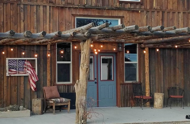 Rustic Studio on Working Cattle Ranch in Olathe!