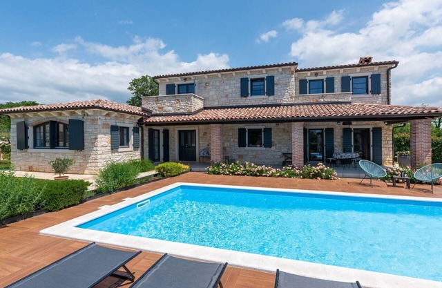 Rustic Villa Noce with pool