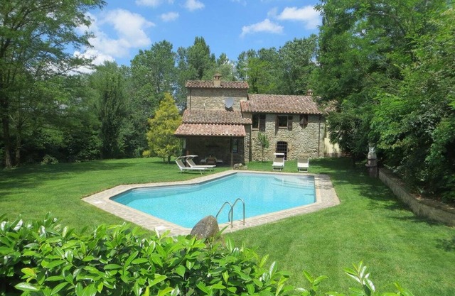 Rustikale Villa mit Pool direkt am Tiber gelegen