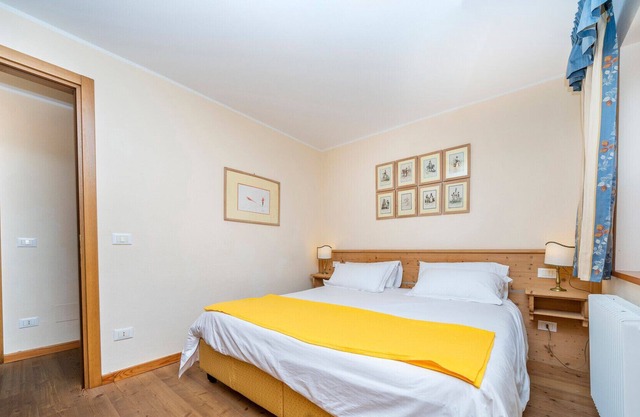 Rutte Small Yellow Apartment