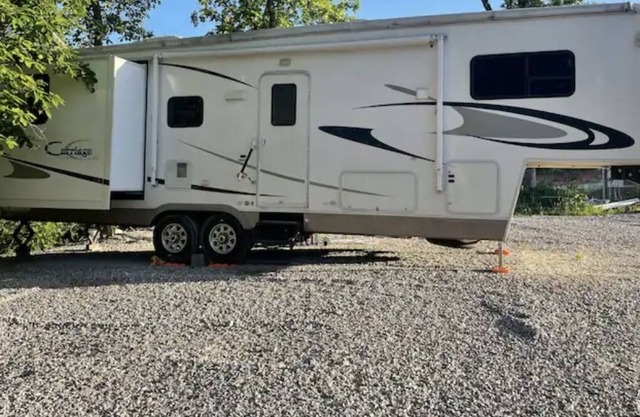 RV close to University of Central Missouri and Whiteman Air Force Base