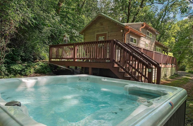 Ryon Tiny Home Cabin | City-side Rustic Retreat