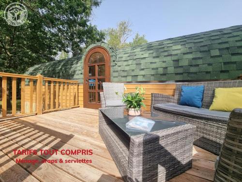 Séjour Authentique dans un Tonneau Viticole avec Piscine Chauffée et Mini-Ferme - FR-1-496-325