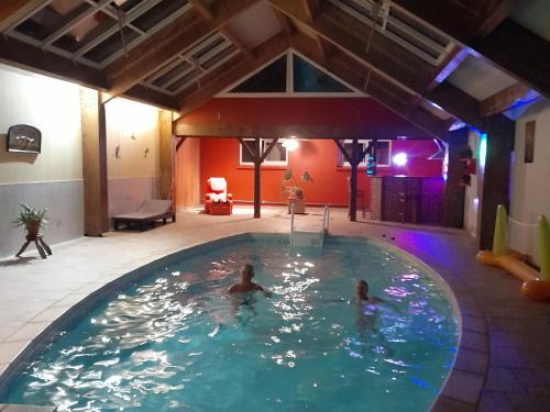 Séjour en Berry avec piscine intérieure chauffée - FR-1-591-632