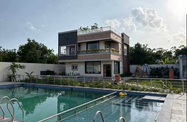 S K Farm Retreat |3BR Stay in Chilkur By Homeyhuts