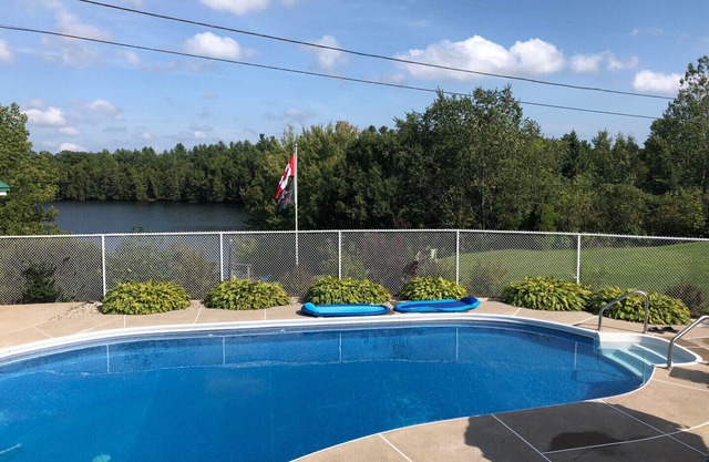 S & K's cottage on the lake