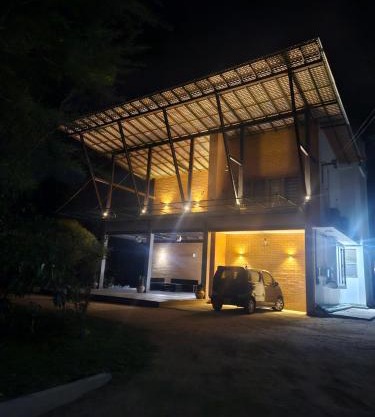 S & P Villa - Close to Airport
