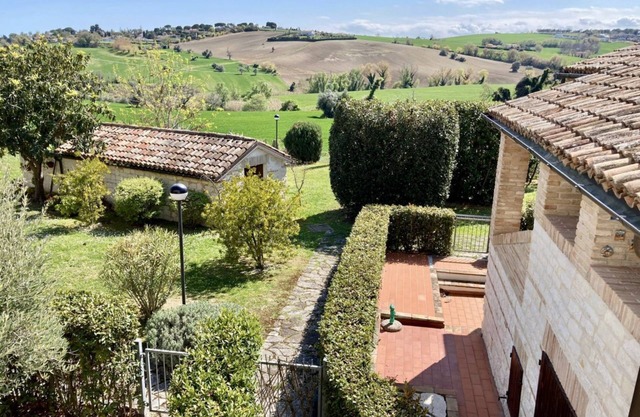 S214 - Sirolo, three-room apartment with garden in a quiet area